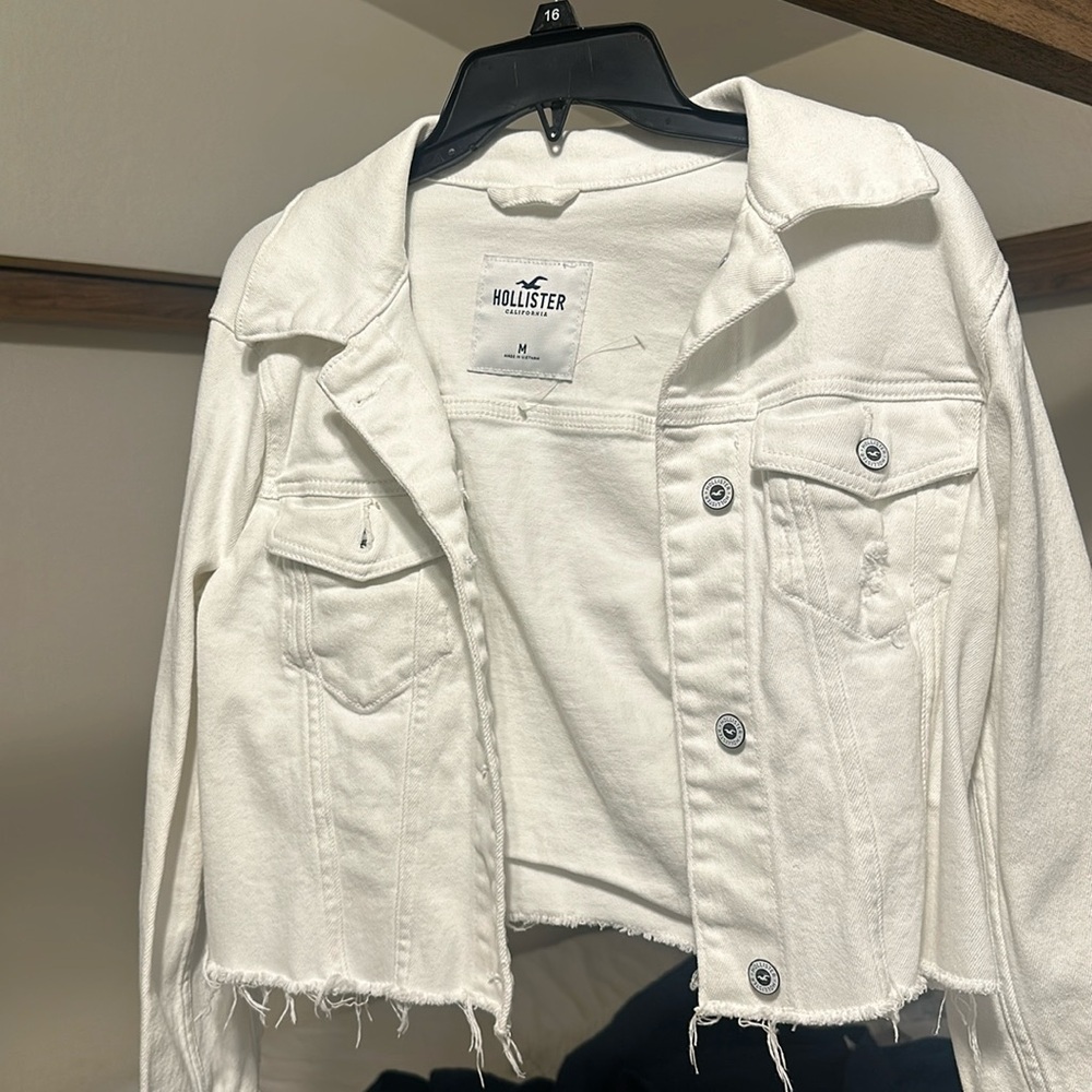 Hollister, white cropped Jean jacket size medium, like new